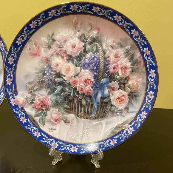 W. L. George Fine China, Set of 3 Lena Liu’s Basket Bouquets Collection Plates - Picture 2 of 8
